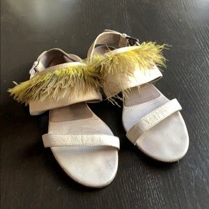 LD TUTTLE feather sandals sz 40